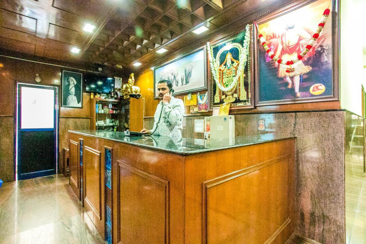 Hotel Priyanka Residency Bangalore Esterno foto