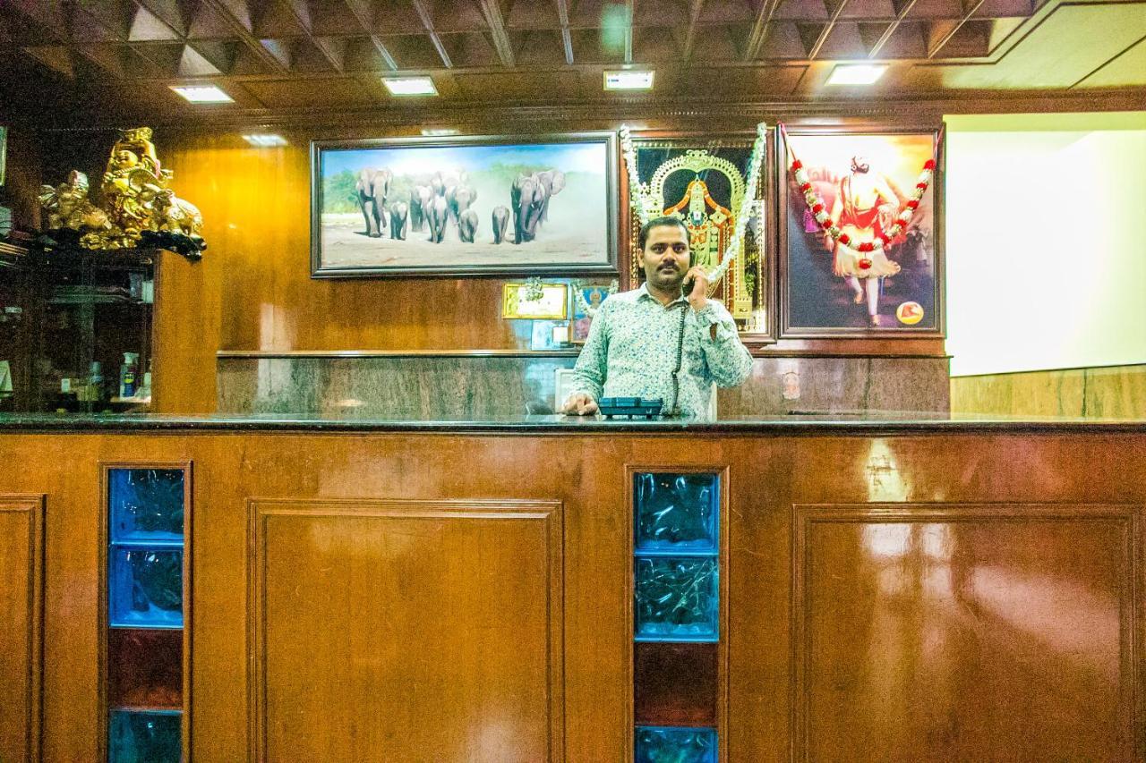 Hotel Priyanka Residency Bangalore Esterno foto